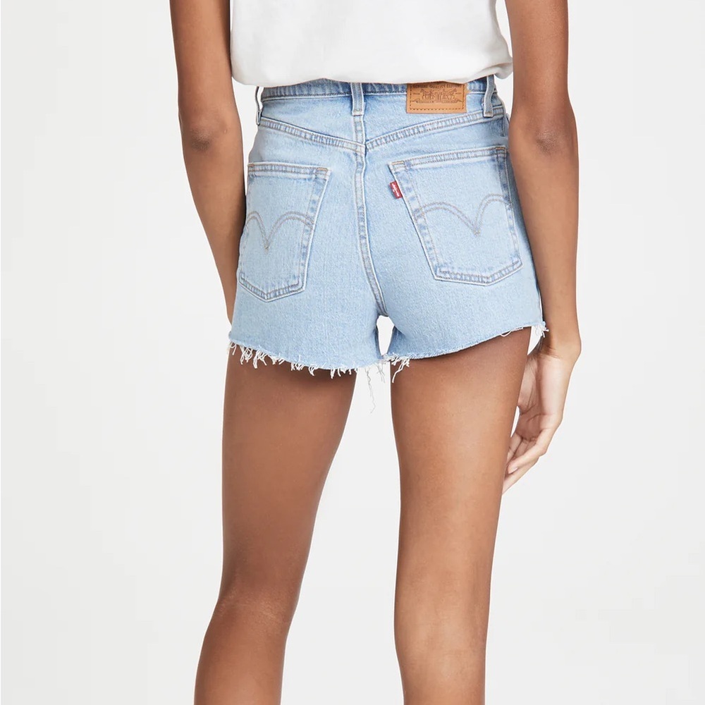 LEVI'S‎ Ribcage Short in Tango Pulse - Picture 2 of 6